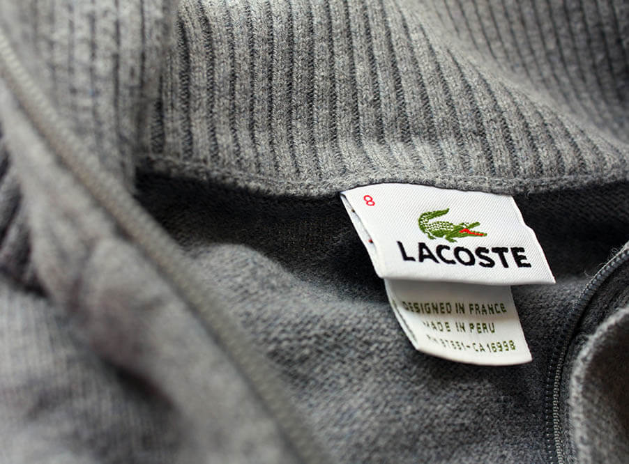 Французский бренд одежды выпустил коллекцию поло с редкими животными на месте логотипа