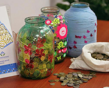 В офисах «Росте­ле­ко­ма» собрали монеты на лечение больного ребенка