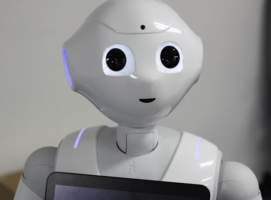 В Великобрита­нии и Японии проектируют робота-сидел­ку