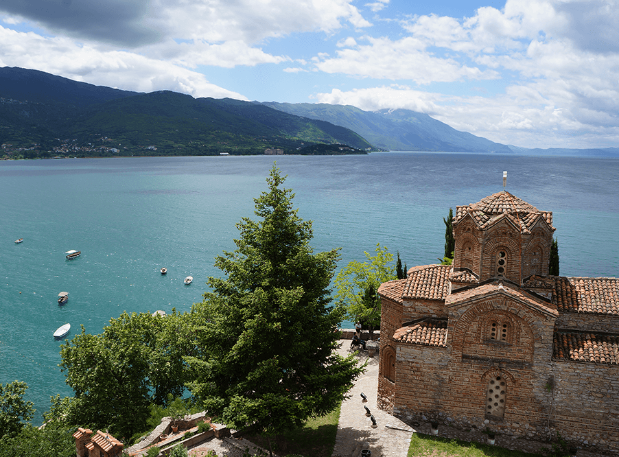 Македонцы и ЮНЕСКО обеспокоены судьбой старейшего озера Европы