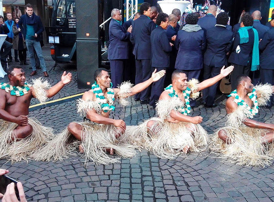 Бонн «захва­ти­ли» воины с Фиджи