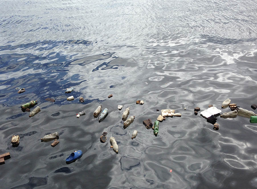 Жителям Гаити будут платить за сбор пластиковых отходов