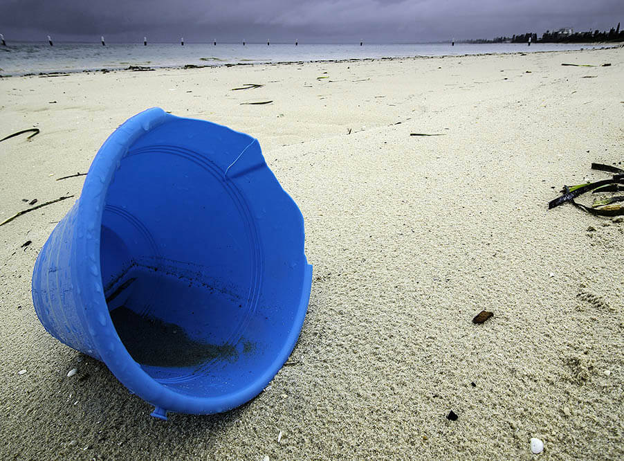 Бали объявил «чрезвычайную ситуацию» из-за мусора в океане