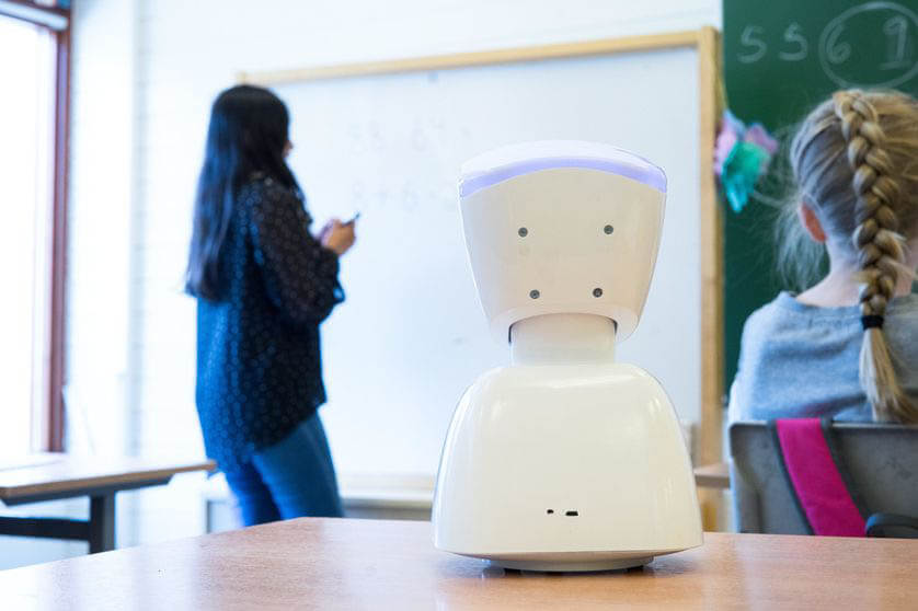 Тяжелобольные дети смогут виртуально посещать школу с помощью робота