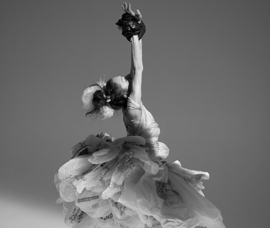 В Москве пройдет выставка фотографий артистов балета в костюмах из пластиковых пакетов