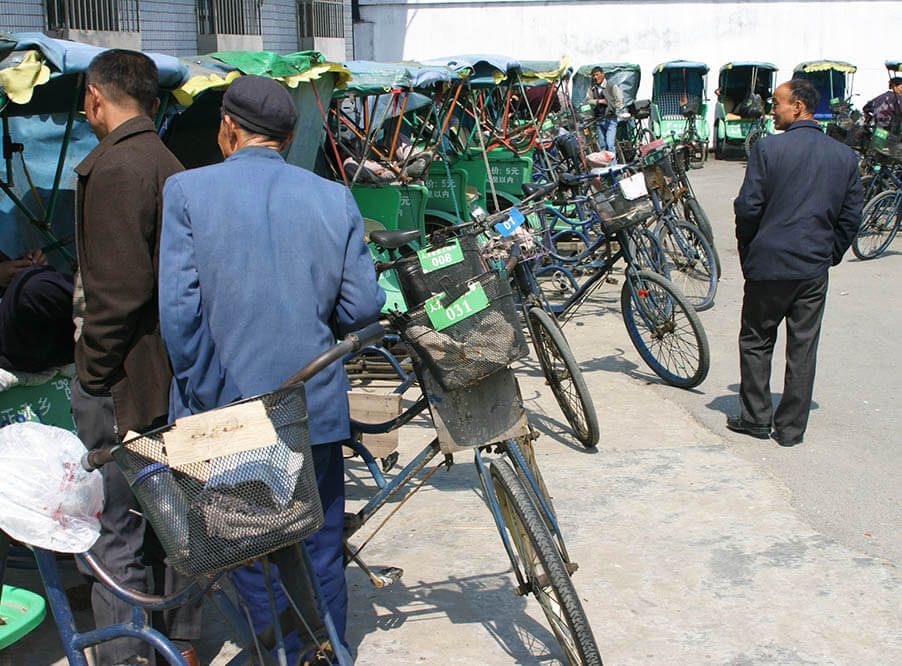 В крупных городах Китая образовались стихийные кладбища велосипедов