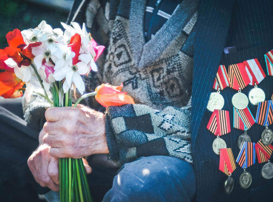 Фонд «Старость в радость» проводит ежегодную акцию-поздрав­ле­ние ветеранов с Днем Победы