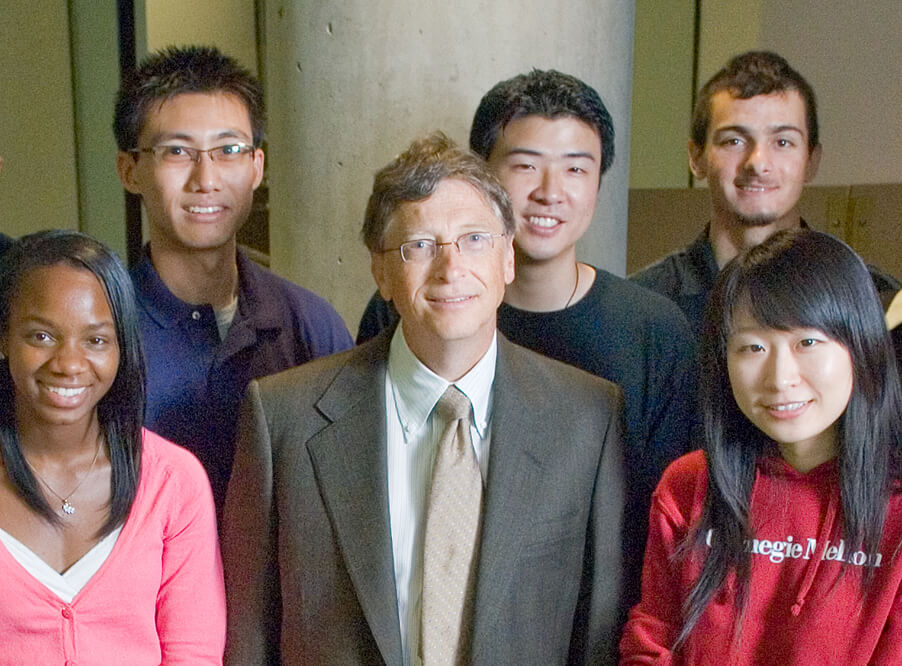 Билл Гейтс назвал учебники устаревшим способом изложения знаний