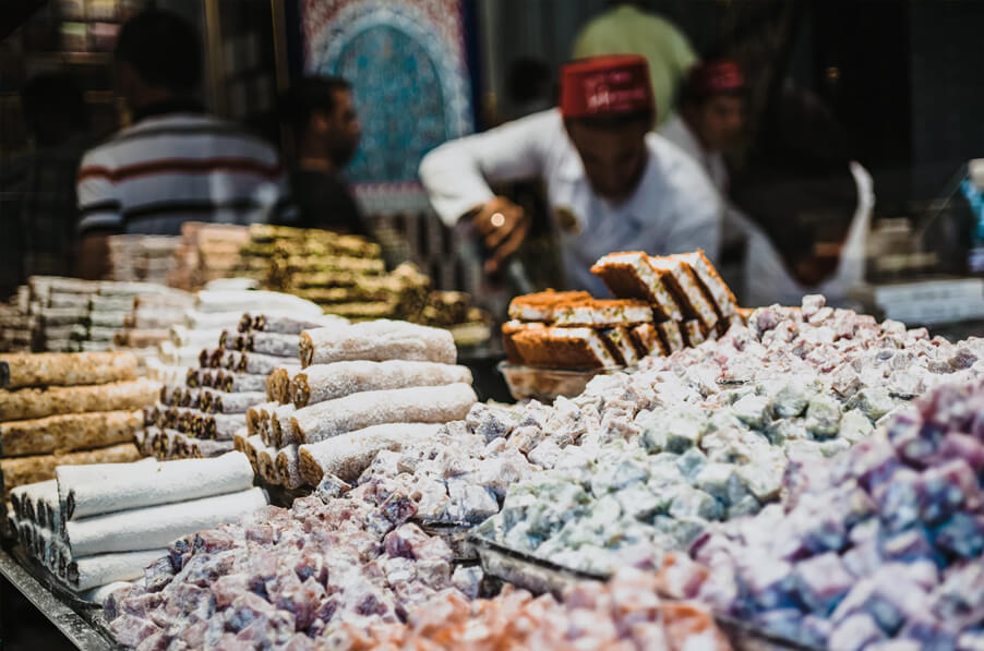Мигранты в ОАЭ могут купить в Рамадан традиционные для своих стран сладости