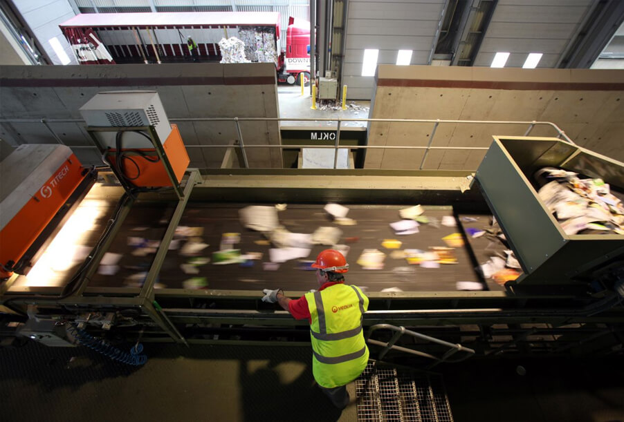 Unilever пообещала перерабатывать больше пластиковой упаковки, чем выпускать
