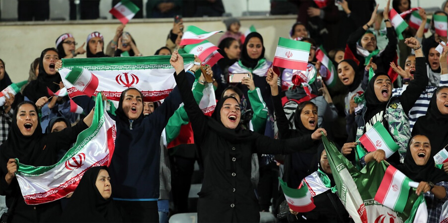 Женщинам в Иране разрешили посещать футбольные матчи