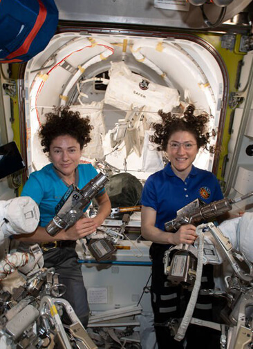 Впервые в истории женщины вышли в космос без мужчин