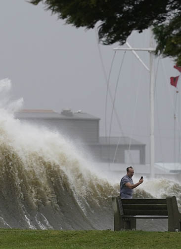 10 сильнейших ураганов и тайфунов на планете
