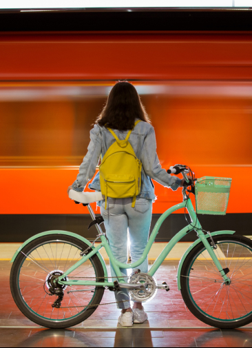 Почему города, где много автомобилей и велосипедов, неудобны для женщин