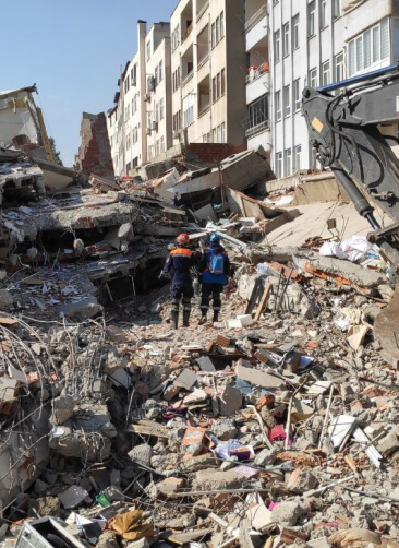 Как добровольцы-спасатели из России искали людей под завалами в Турции