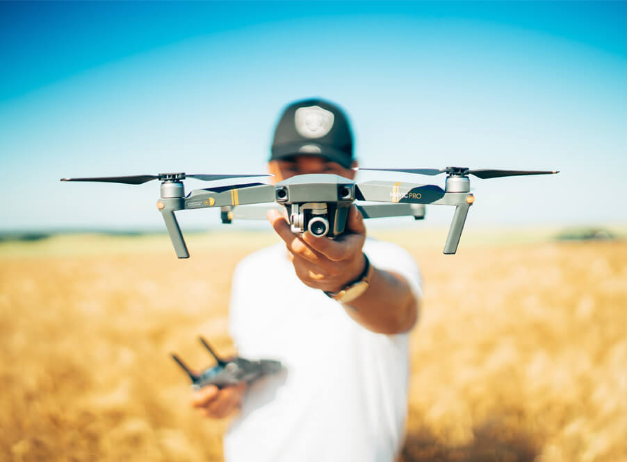 Стартап из Сиэтла DroneSeed восстанавливает сгоревшие леса, используя дроны, ИИ и методы биоинженерии