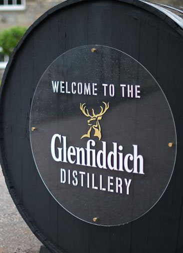 Грузовики с виски Glenfiddich начали заправлять биогазом, полученным в процессе дистилляции